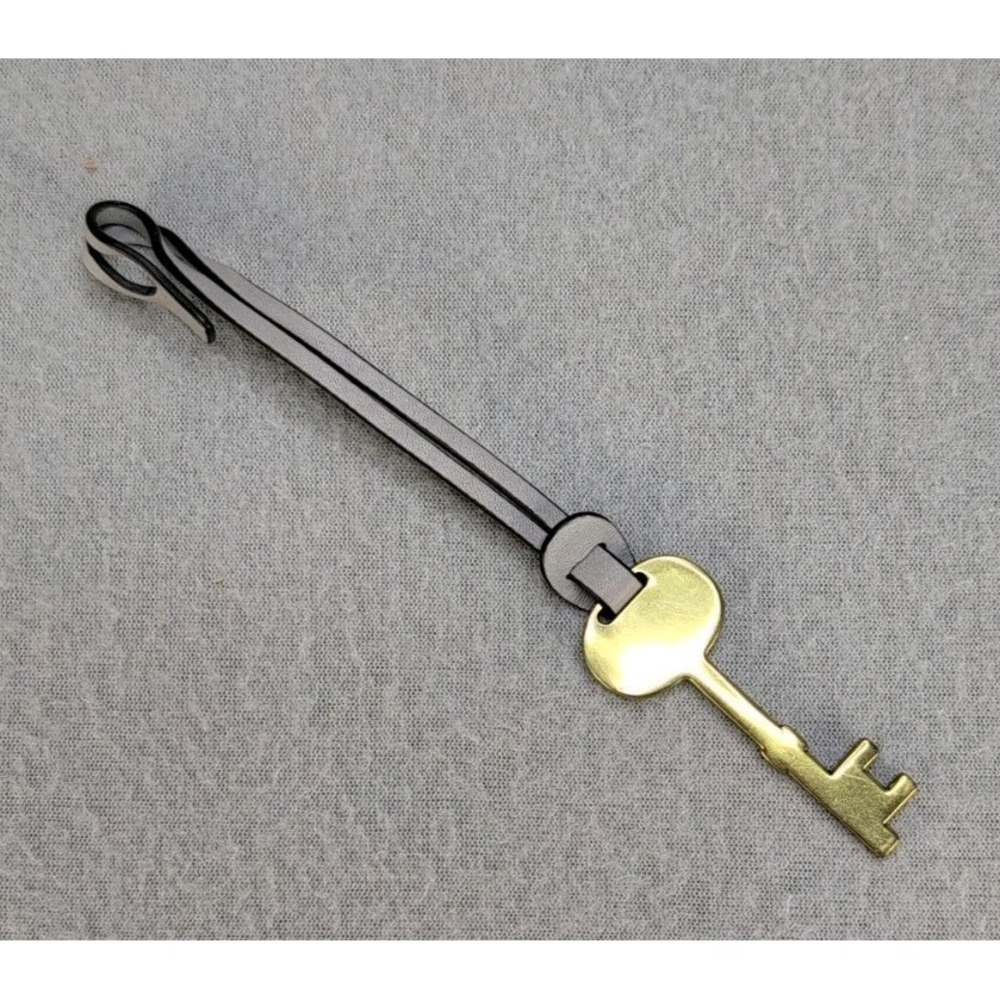 Fossil Key Bag Charm Purse Charm Gold Tone Metal Gray Leather Strap Keychain